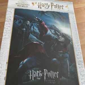 Harry potter puzzel  - Alla bitar är med, det är 1000 bitar och motivet är från harry potter 