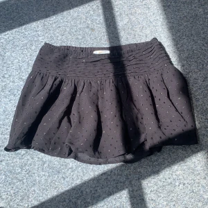 Gina tricot tjol, strl 158/164 - Mycket bra skick, inga hål, använd 2 gg.