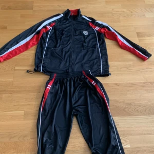 Tränings kit pohue - Tränings kit Umbro mycket bra kvalitet. Som ny