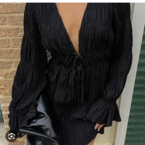 Klänning Moa Matsson  - Prislappen kvar, endast testad 