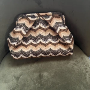 Väska  - Det kommer inte till användning, har används de 2 gånger. Original pris är 679