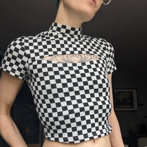 Schackrutig topp XS - En svartvit topp i strl XS i nyskick!