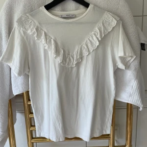 Tröja - T-shirt från mango 