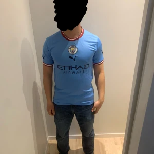 Fotbollströja  - Manchester City | Prisvärd och Felfri ✅ | passar M (jag har M) | Skickas inom 24h (spårbar) 📦 | Har du en fundering skicka PM! | ALLT kan diskuteras 🤝