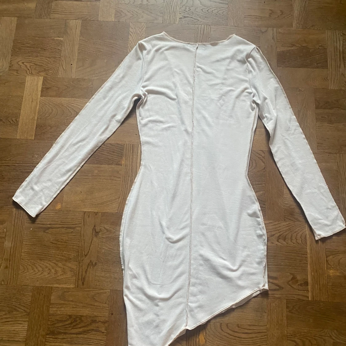 Beige tigth klänning strl 36 - 1