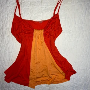 Korallfärgat linne - Så fint korallfärgat linne köpt på marknad utomlands. Förutom att den saknar lapp har varan inga defekter.