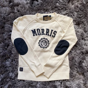 Morris tröja! - Schysst Morris tröja till ett schysst pris🤝💰 Storlek s 📏 Priset går att sänkas vid snabb affär!💸 Hör av dig vid minsta lilla fråga!🥂