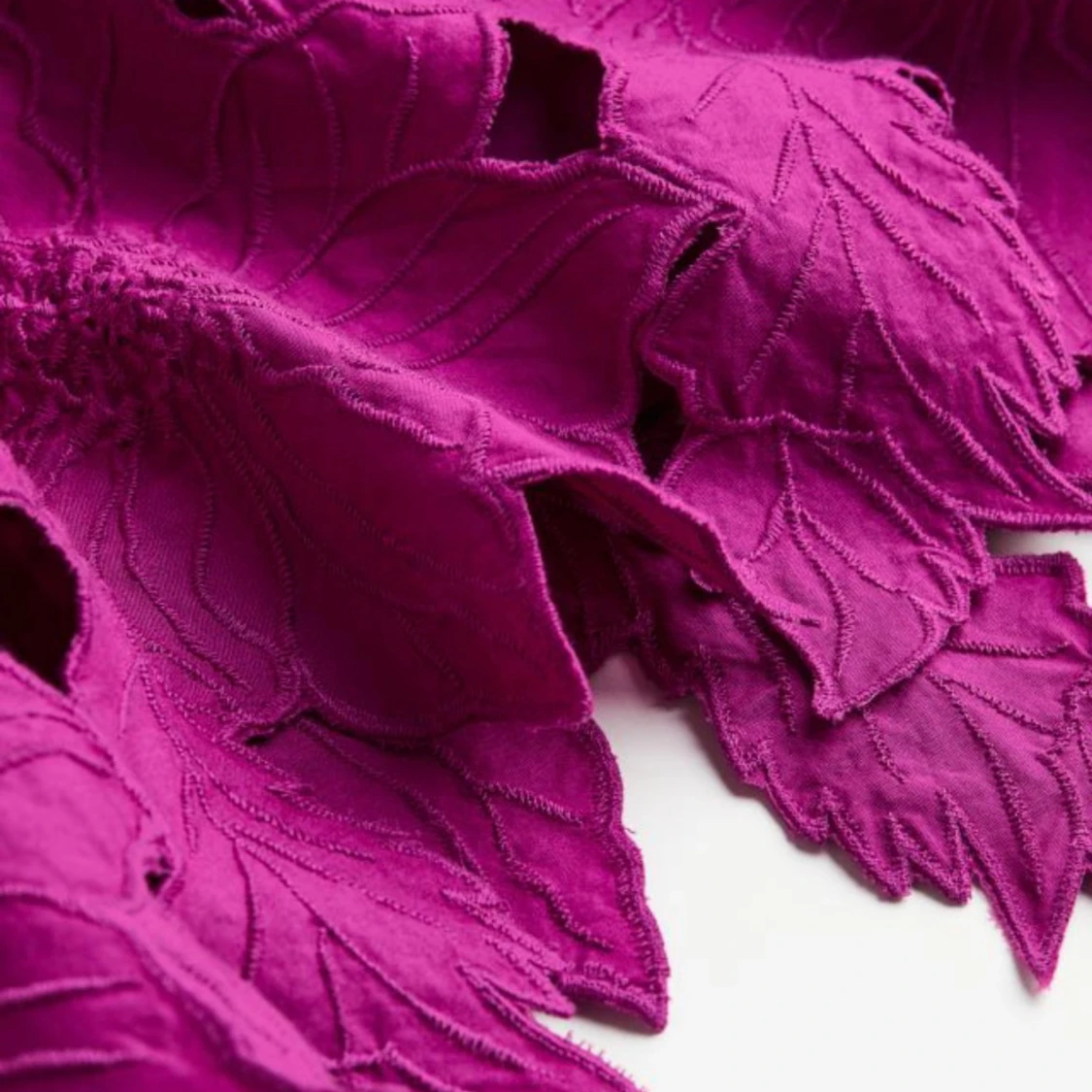 Kort, lilla , broderad klänning - 90