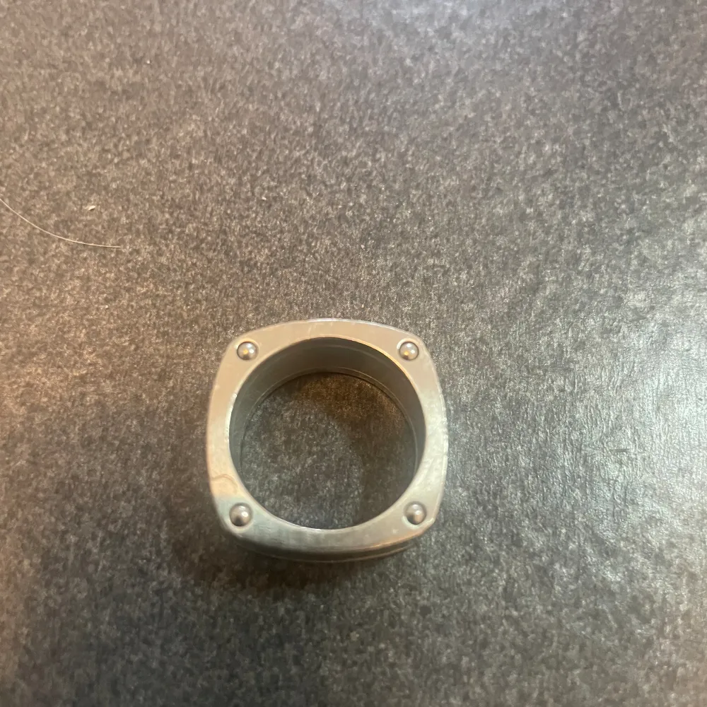 Silver ring i stainless steel. Insidans diameter är 17mm.. Accessoarer.
