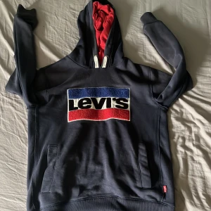 Levis Hoodie  - Levis hoodie i bra skick. 