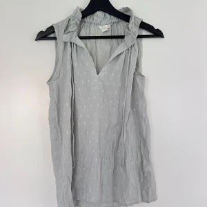Blus från H&M - Strl 34/xs - Blus från H&M i storlek 34/xs