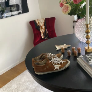 Golden goose skor  - Hel säljer nu mina golden goose superstars. Sick 6/10 har haft döe ganska länge men har fortfarande mycket att ge riktigt sköna passar till alla outfits