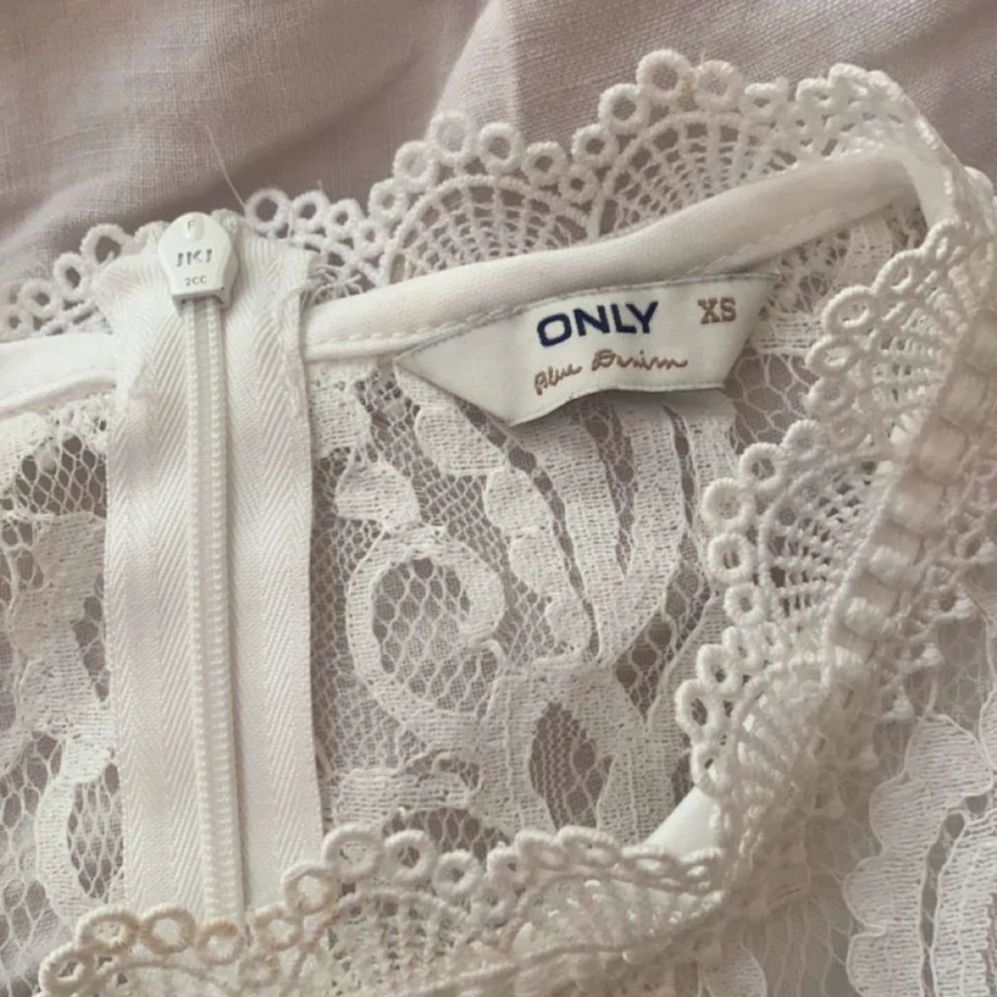 Vit blus/topp only  - 92