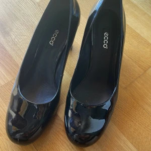 Süper fina skor - Nummer 40 Väldigt bra sick svarta som syns i bilder ecco skor