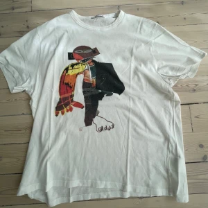 Our legacy T-shirt - Storlek 48, knappt använd skick 9/10.
