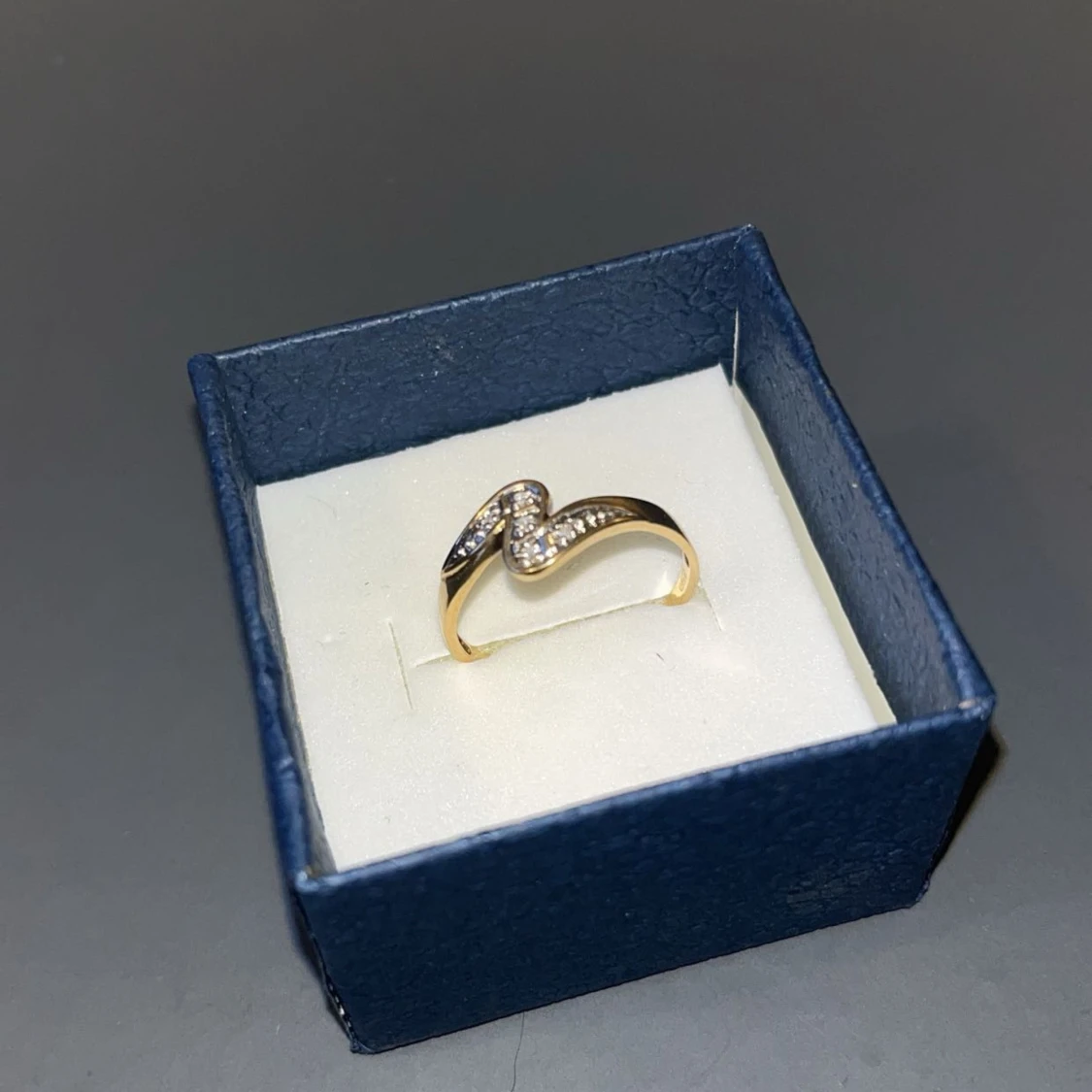 Guldring med diamanter  - 91