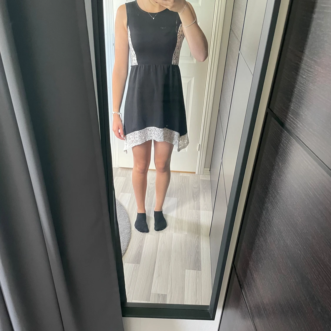 Klänning med vita detaljer✨