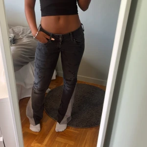 Lågmidjade jeans - Lågmidjade jeans från Pepe jeans som jag sytt om ner till! Jätte snygga!