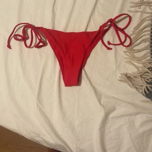 Röd bikini 2 - Skit snygg