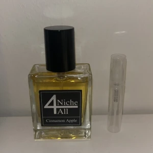 Niche4all cinnamon apple - Säljer 3 ml samples av min niche4all cinnamon apple.