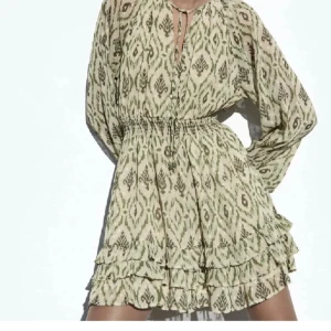 Klänning - Superfin klänning från zara i xs💗Använd en gång så därför i nyskick💕