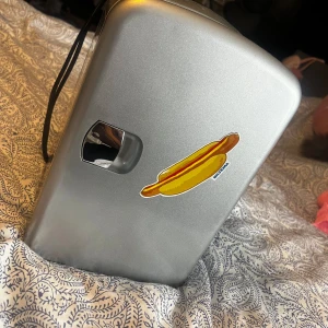 Kylskåp - Mini kylskåp från biltema.  Använd nåra gånger. Funkar sjukt bra. Köpt för ca 400kr säljes för 280kr