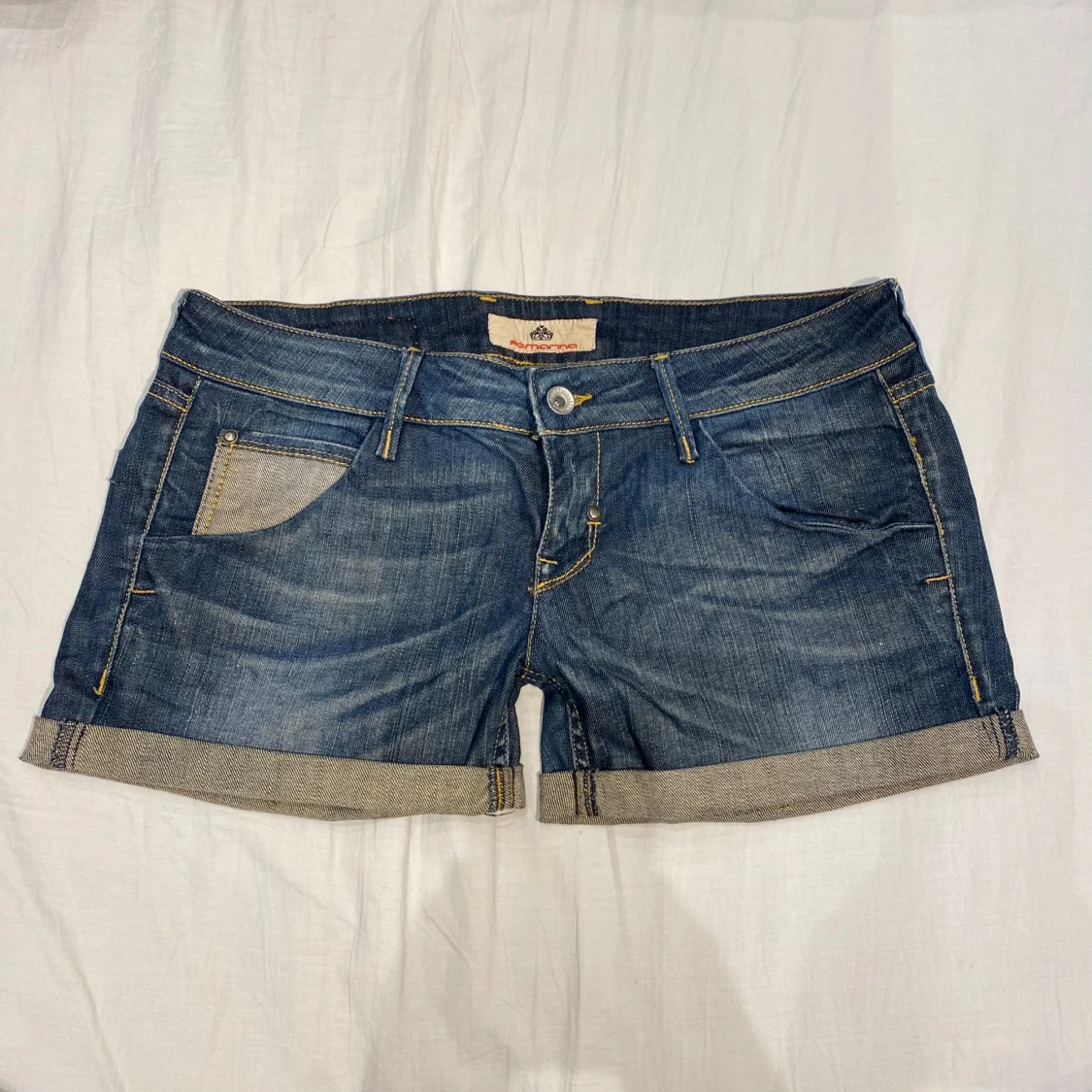 lågmidjade jeansshorts från Fornarina💕 - 91