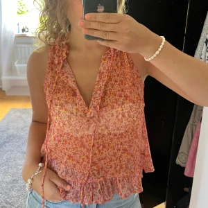 Topp - Så söt topp från mango i storlek S. 🩷 Nästintill oanvänd! Perfekt till sommaren!💛