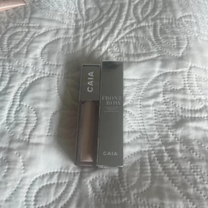 Caia concealer  - Säljer min Caia concealer då den är för ljus. Ändats använd 1 gång då jag testade den på handflatan. Färg 1N