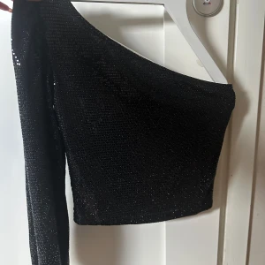 BySwan festtopp strl. S - Jättefin festtopp från BySwan använd 2 gånger så i nysskick!