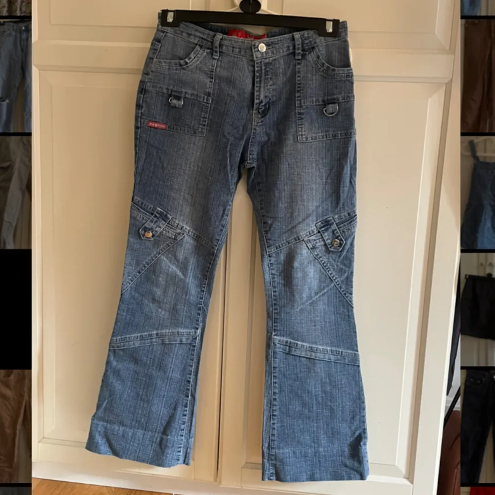 Bootcut jeans i y2k stil. Storlek S. Jeans & Byxor.