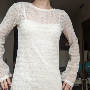 Vit spetsklänning  - Jätte söt sommar klänning från Hm! Aldrig använd, bara provat på. Original pris: 299 kr