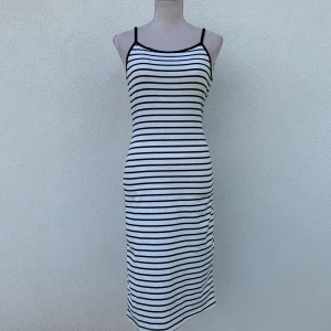 Randig klänning  - Storlek S En aning stretchig