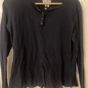 Twilight shirt  - Jätte söt långärmad tröja påminner om vad Bella från helighet hade på sig 