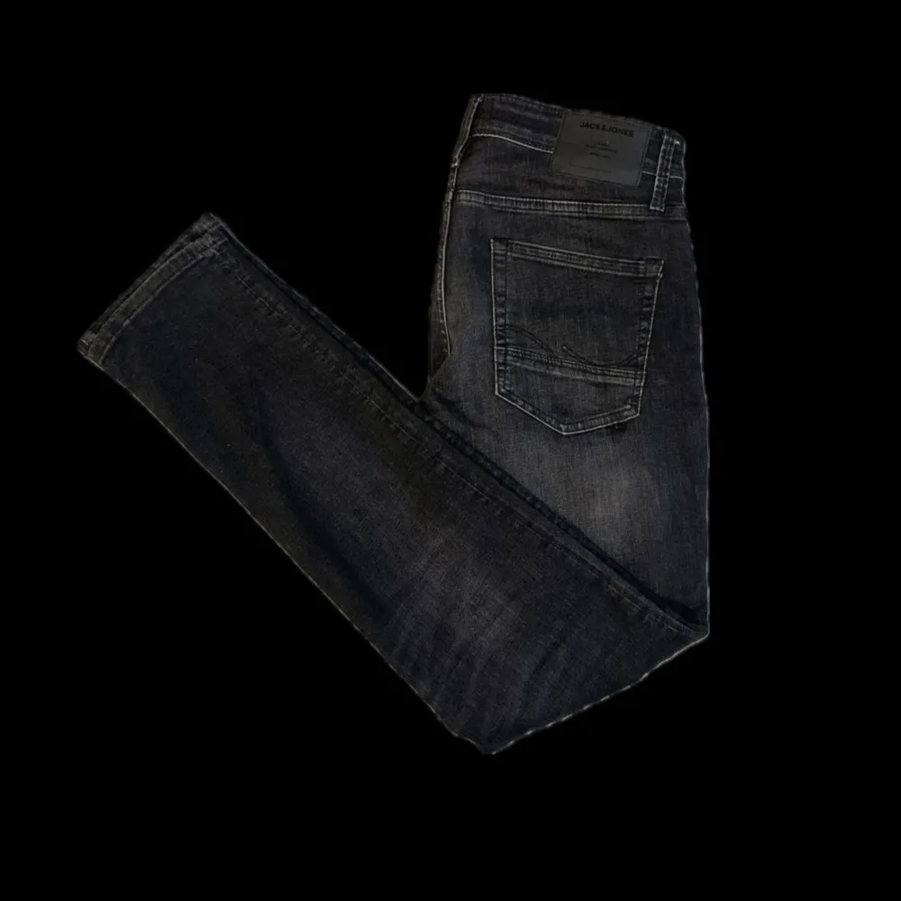 Säljer dessa Jack and Jones jeans i bra skick storlek 31 32. Hör av dig vid minsta frågan!. Jeans & Byxor.