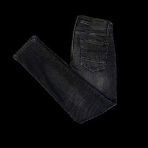 Säljer dessa Jack and Jones jeans i bra skick storlek 31 32. Hör av dig vid minsta frågan!