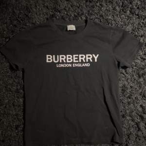 En oanvänd Burrbery t-shirt 