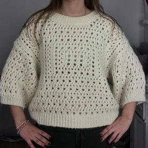 Kortärmad stickad tröja - Jättesnygg trekvartsärmad stickad tröja från zara.