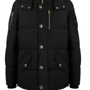 Moose Knuckles Jacka - Nyskick! Använd ett par fåtal gånger. Storlek M. Svara bara på bud. Äkta och scan finns i jackan.