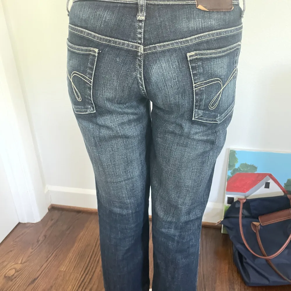 SSuuuppperrr snygga lågmidjade jeans i straight passform 💕 Säljer då de inte kommer till användning 💗💗 Kan definitivt skicka bild, bara att skriva ❤️ . Jeans & Byxor.