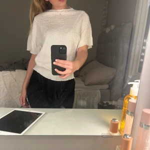 Zara tröja - Slutsåld zara tröja. I mycket bra sick, använd fåtal gånger.🤍