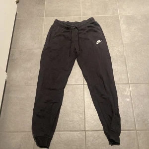 Svarta Nike mjukis - Används ej längre, köpta för flera år sen. Hör av er!!