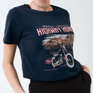 Highway honey T-shirt från Gina tricot🩷