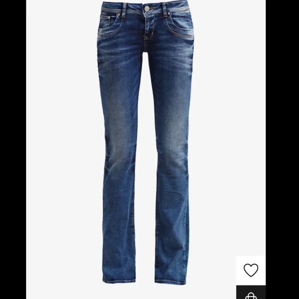 Ett par super bra skick ltb jeans i mörkblå. Inga defekter eller utseende förändringar. Jätte fina🥰. Jeans & Byxor.