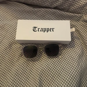 Solglasögon  - Säljer mina Crappers då dom aldrig kom till användning. Skit snygga och aldrig använda.