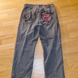 ECKO JESSE PINKMAN JEANS 36 - Jesse pinkmans ecko jeans från s2. Fett rare, storlek 36. Skicka offers Affliction, Ecko, Southpole, JessePinkman, BreakingBad, Avirex, Rocawear, TapOut, Ed Hardy,