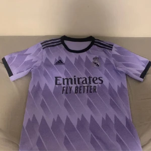 Adidas tröja - Storlek s