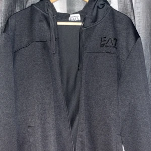 EA7 dress - EA7 dress storlek L men passar M mer. Knappt använda. Kan också köpas separat! 