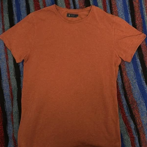 Högkvalitativ T Shirt från Riley🔥 - Storlek L men passar även M.