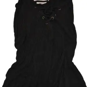 Ett fint svart linne/topp ifrån Only, aldrig använt 🫶🏼 Storlek M men passar även S. Den har ett mjukt & stretchigt material.